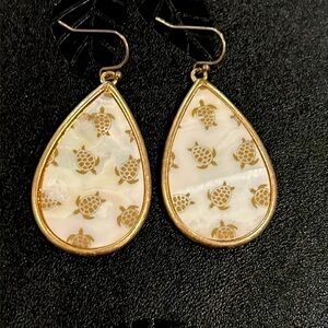 White and gold women’s turtle earrings